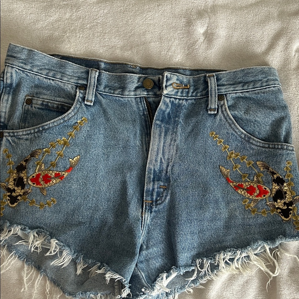 Wrangler jeans Fabulous Customized Goldfish Denim Cutoff Shorts - Picture 2 of 11